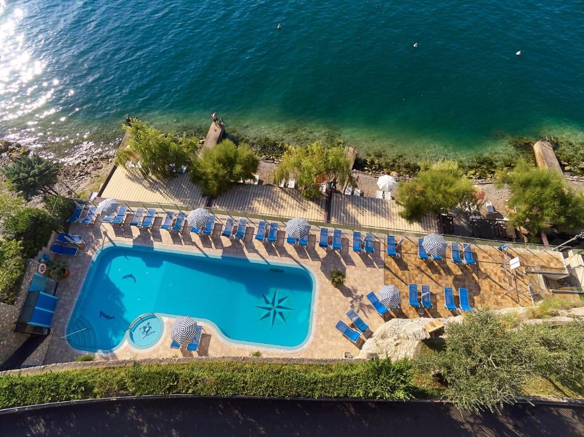 Hotel Astor リモーネ・スル・ガルダ エクステリア 写真